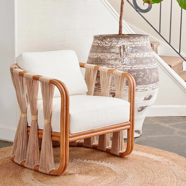 Sillón String de rattan natural y fibra de hoja de piña, de Mobelindo